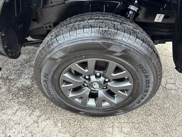 Used 2022 Black Toyota SR5 image 31