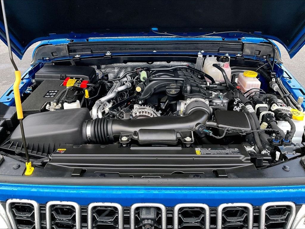 Used 2025 Hydro Blue Pearl Coat Jeep Sahara image 30