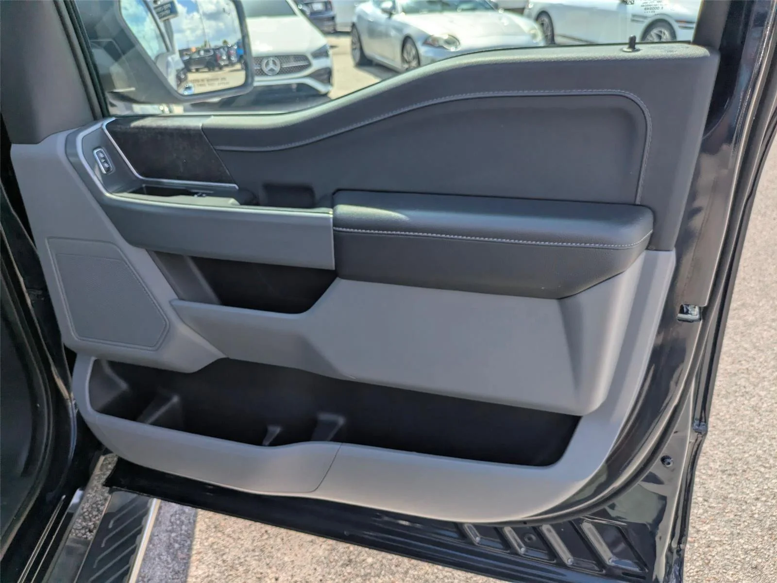 Used 2023 Antimatter Blue Metallic Ford XLT image 32
