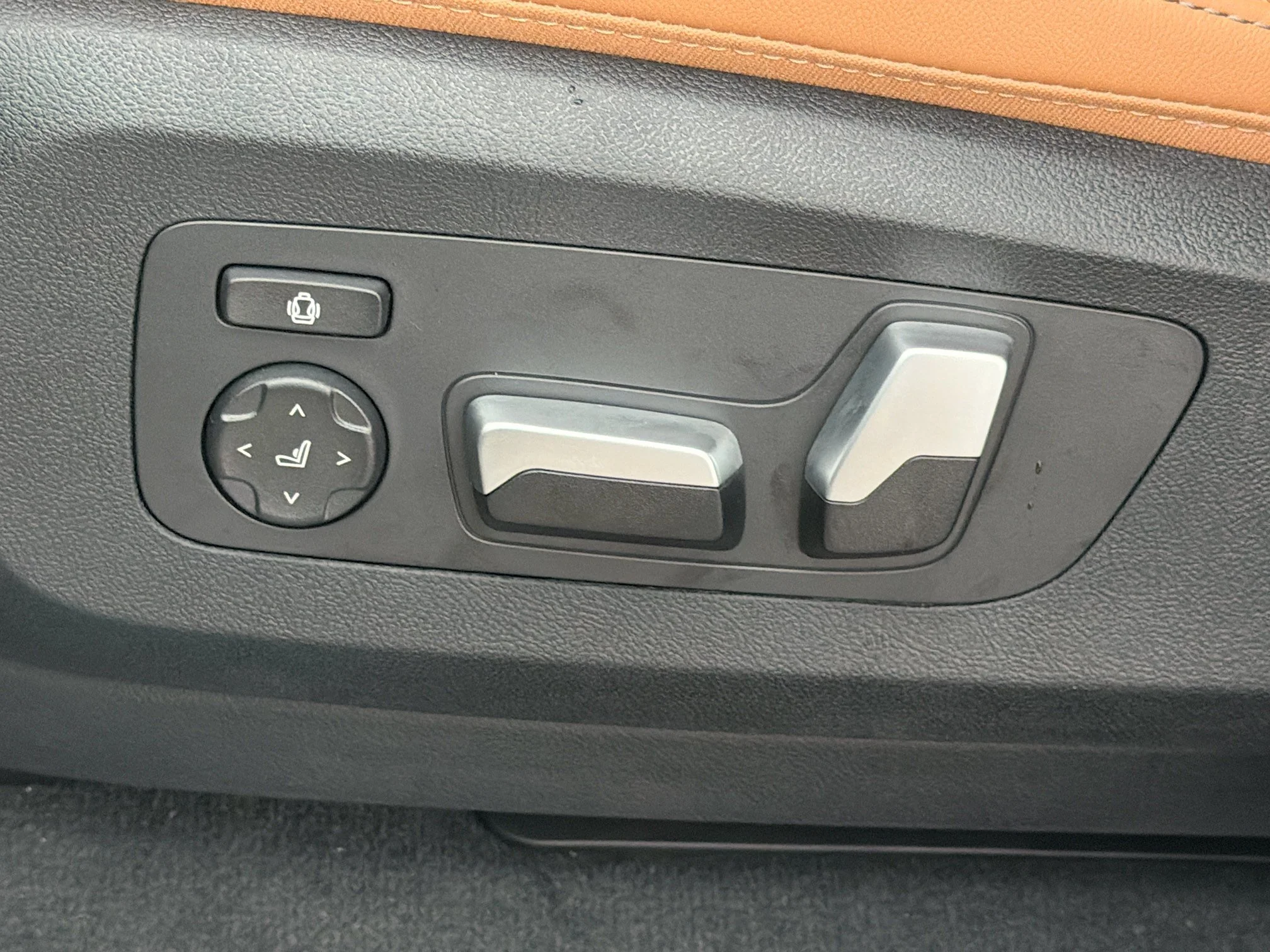 New 2026 Mineral White Metallic BMW xDrive40i image 25