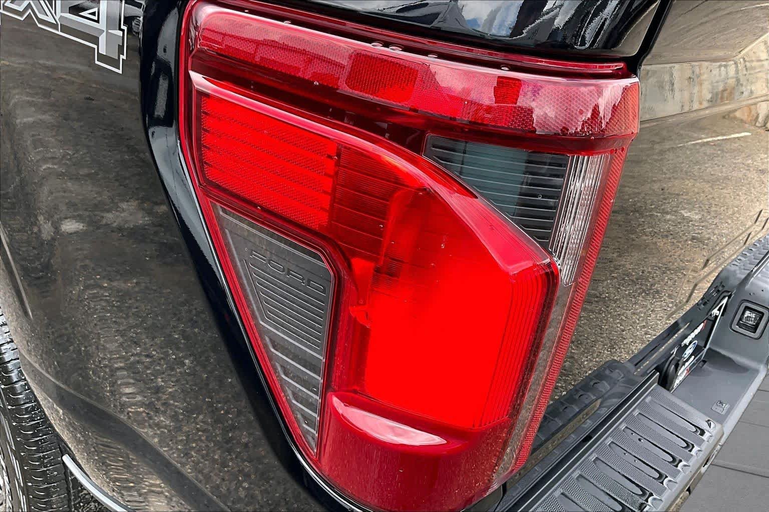 Used 2025 Agate Black Metallic Ford XLT image 28