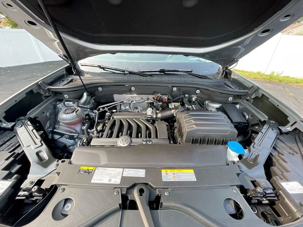 Used 2022 Silver Volkswagen 3.6L V6 SE w/Technology image 30