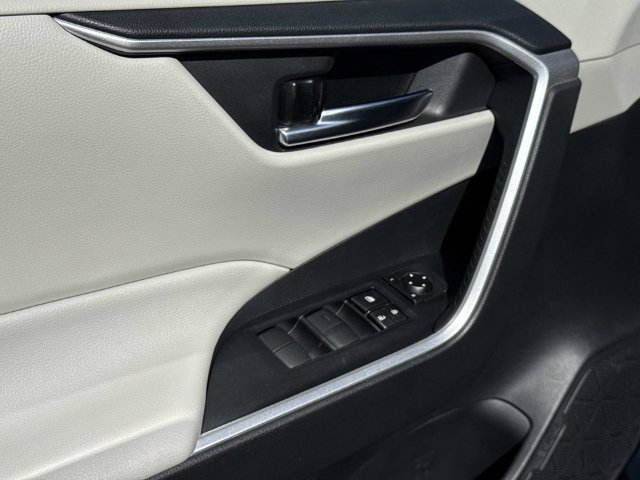 Used 2021 Silver Sky Metallic Toyota XLE image 18