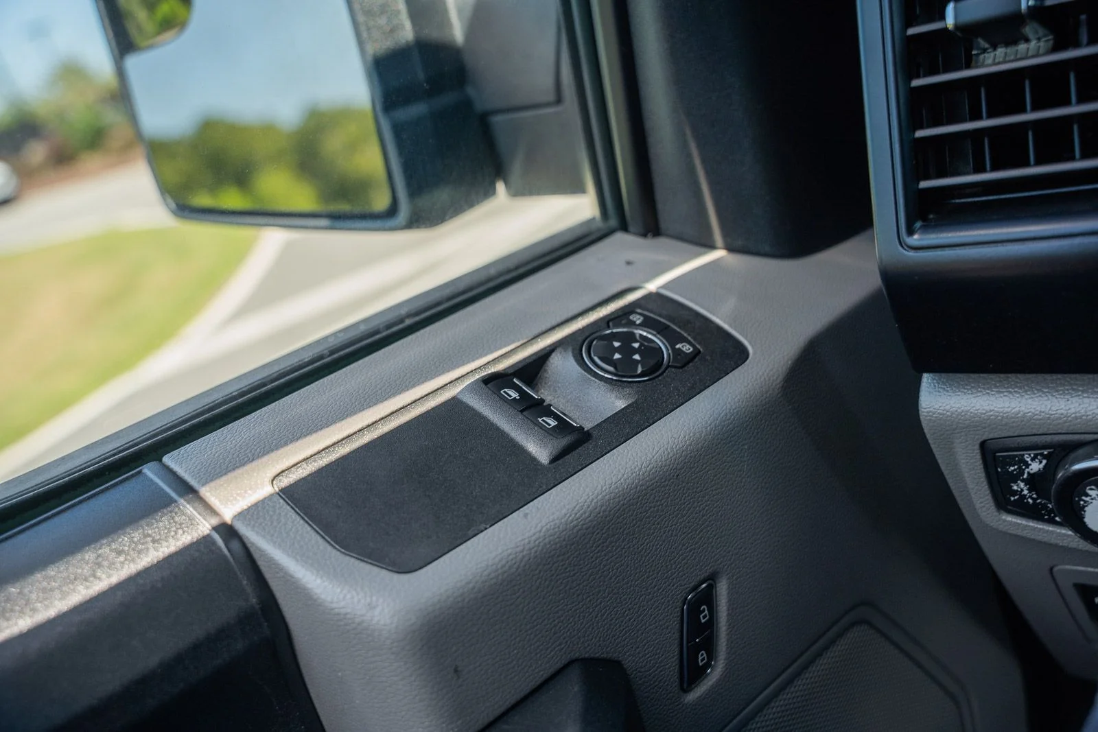 Used 2019 Gray Ford XL image 23