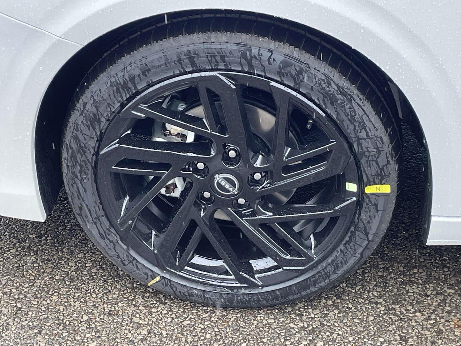 New 2027 Aspen White Tricoat/Super Black Nissan SR image 15