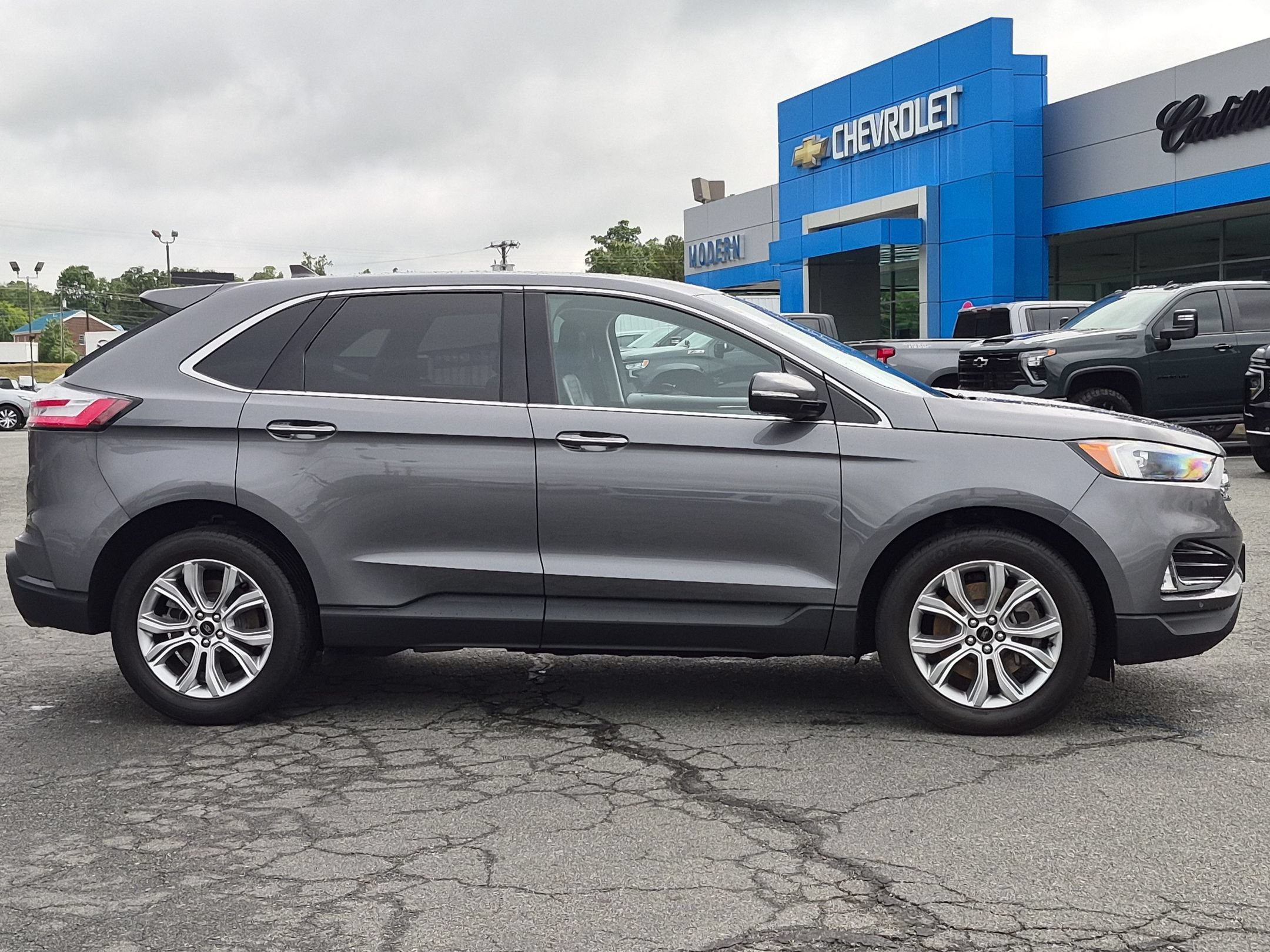 Used 2024  Ford Titanium image 6