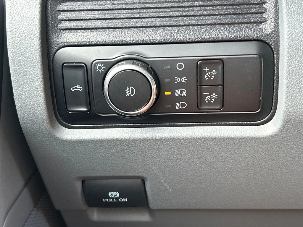 Used 2025 Oxford White Ford XLT image 29