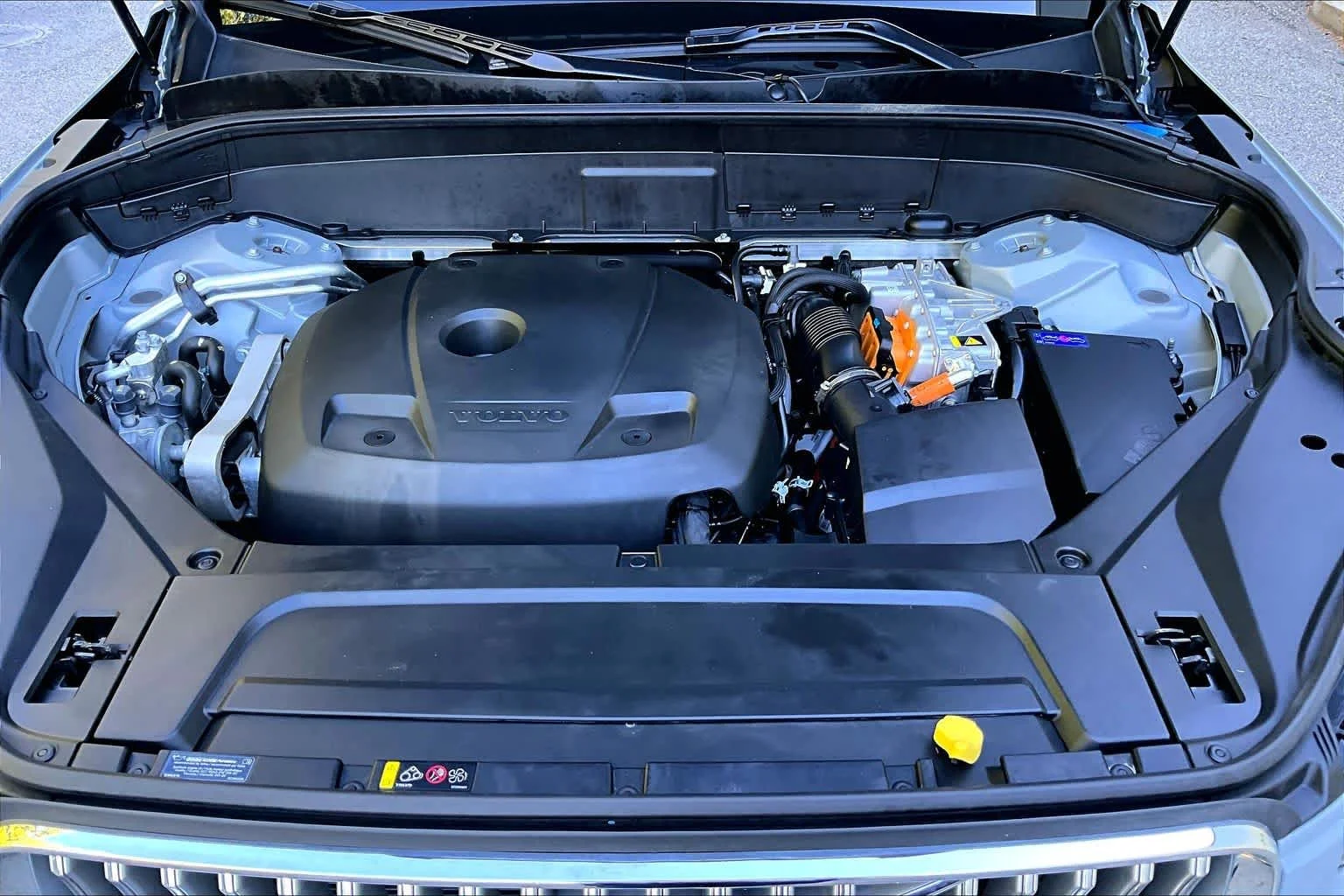 Certified Used 2025 Vapour Grey Volvo Plus image 29