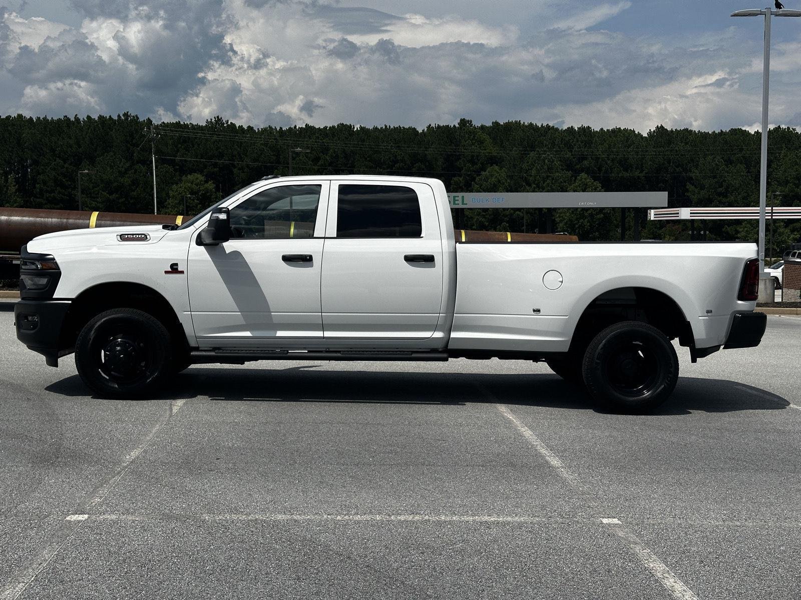 New 2026 Bright White Clear-Coat Exterior Paint RAM Tradesman image 5