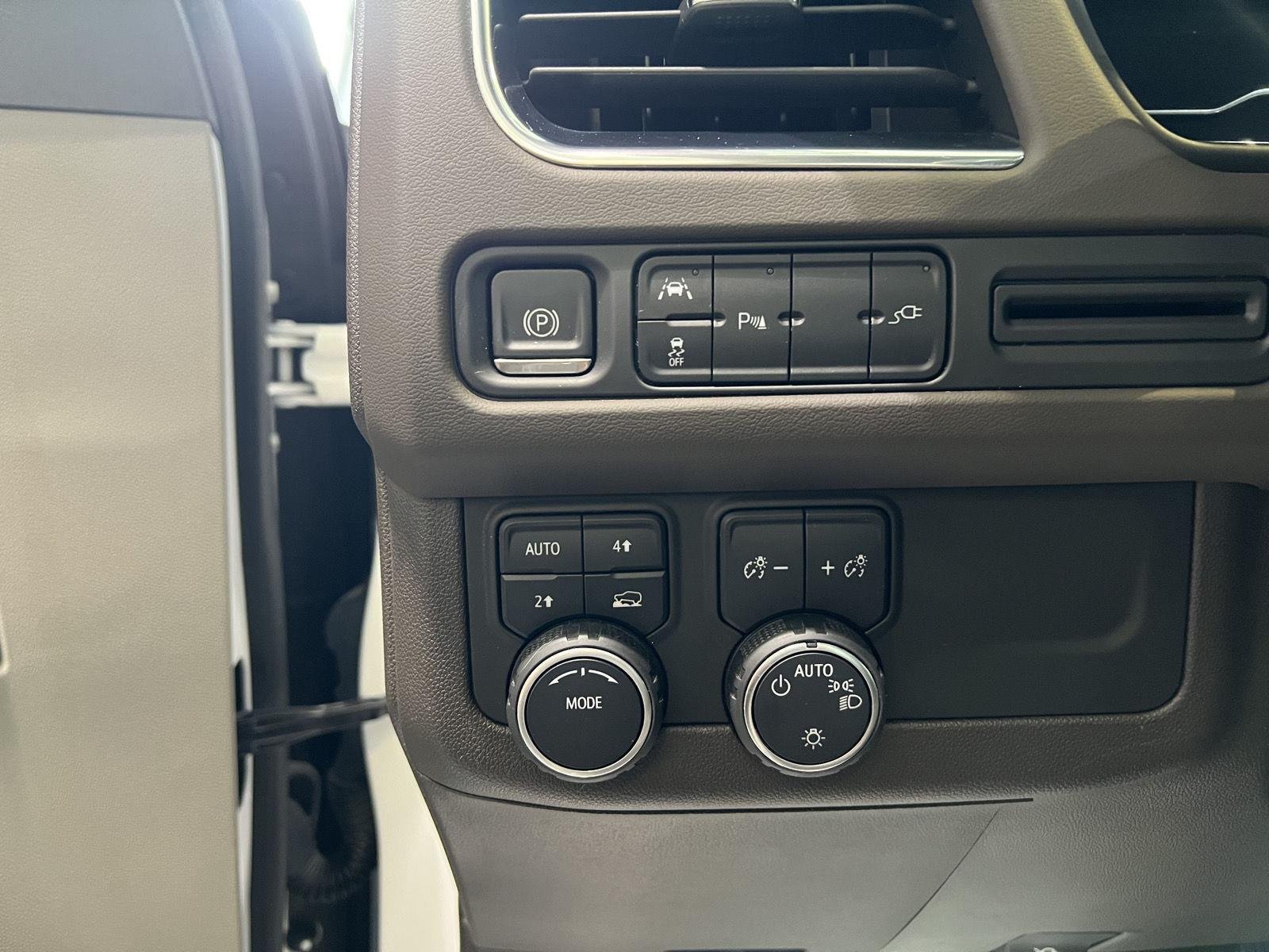 Used 2022 Summit White Chevrolet LT image 11