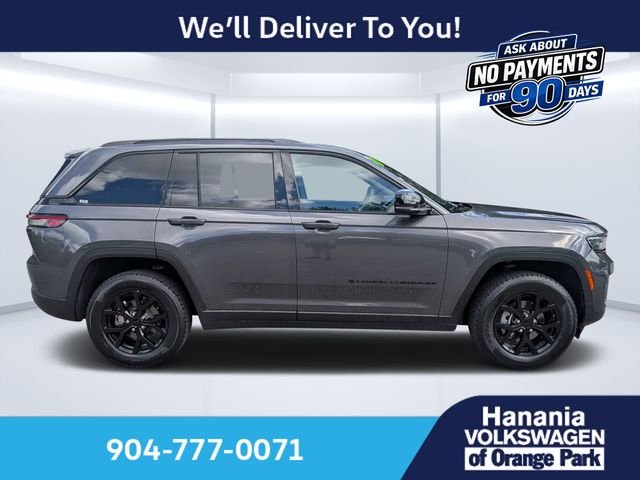 Used 2024 Gray Jeep Altitude image 2