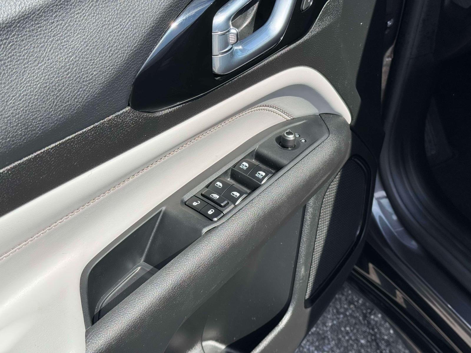 Used 2023 Gray Jeep Limited image 16