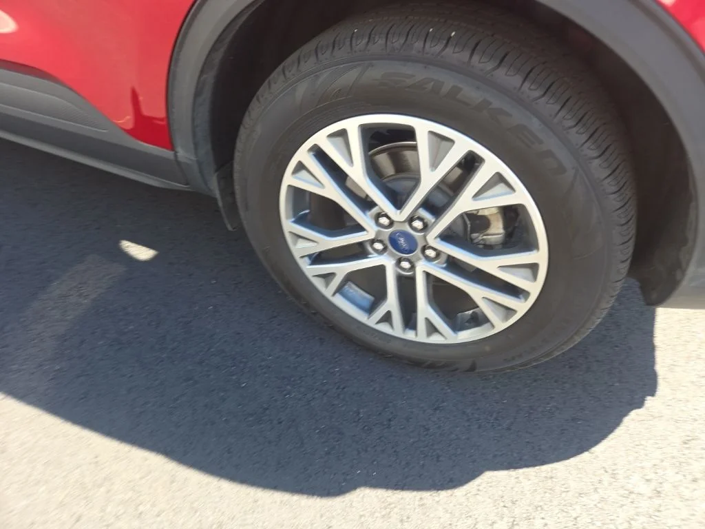 Used 2022 Red Ford SEL image 24