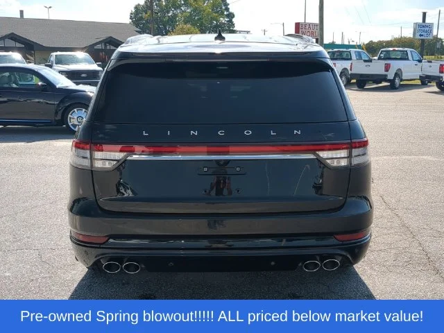 Used 2024 Black Lincoln Reserve image 12