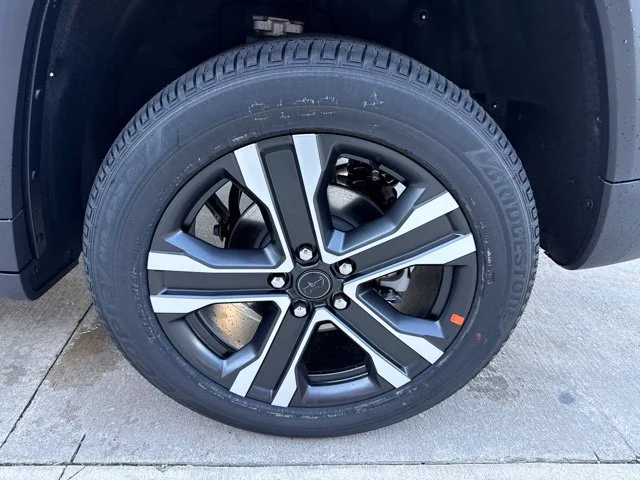 New 2027 White Jeep Limited image 7