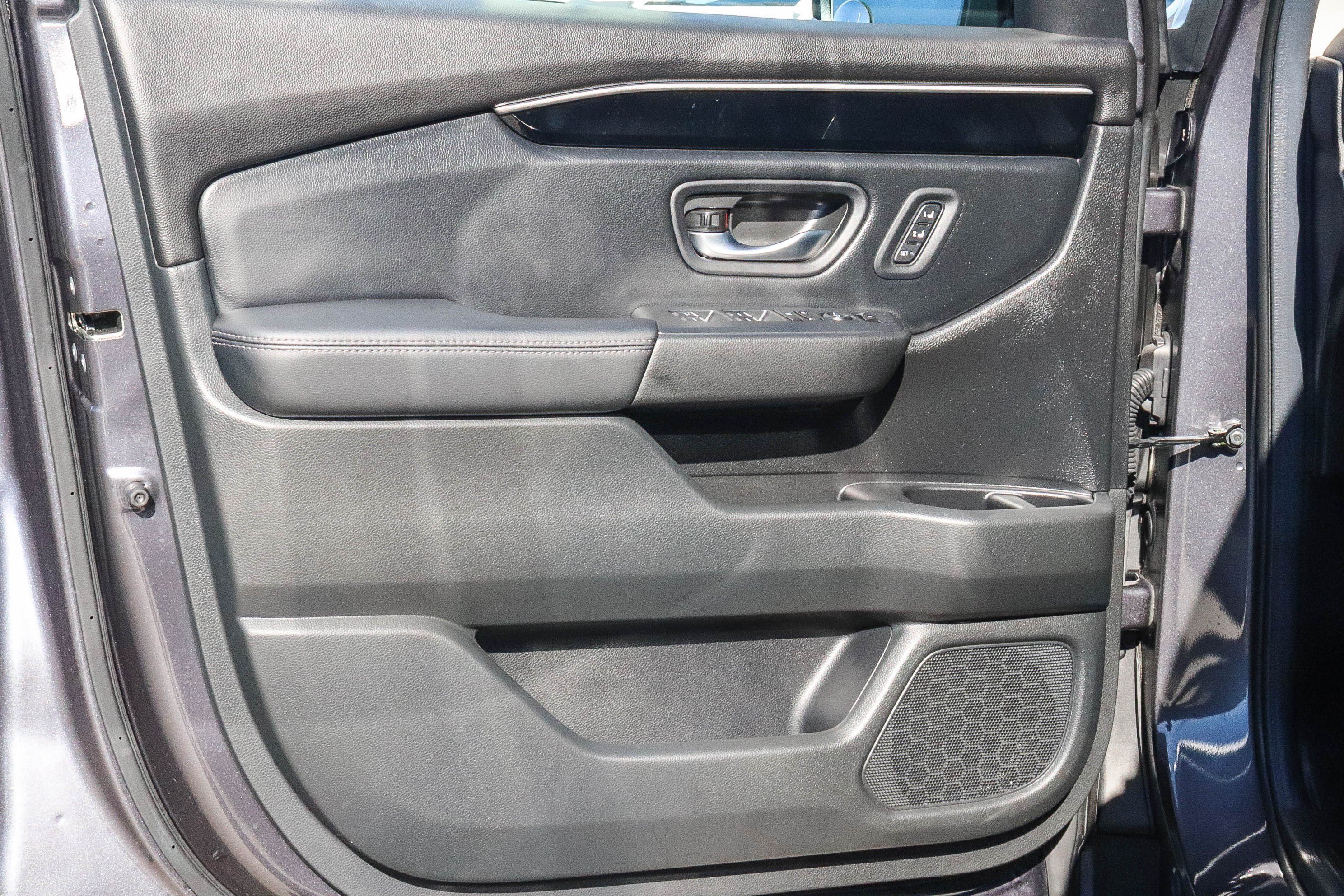 Used 2025 Modern Steel Metallic Honda Touring image 23