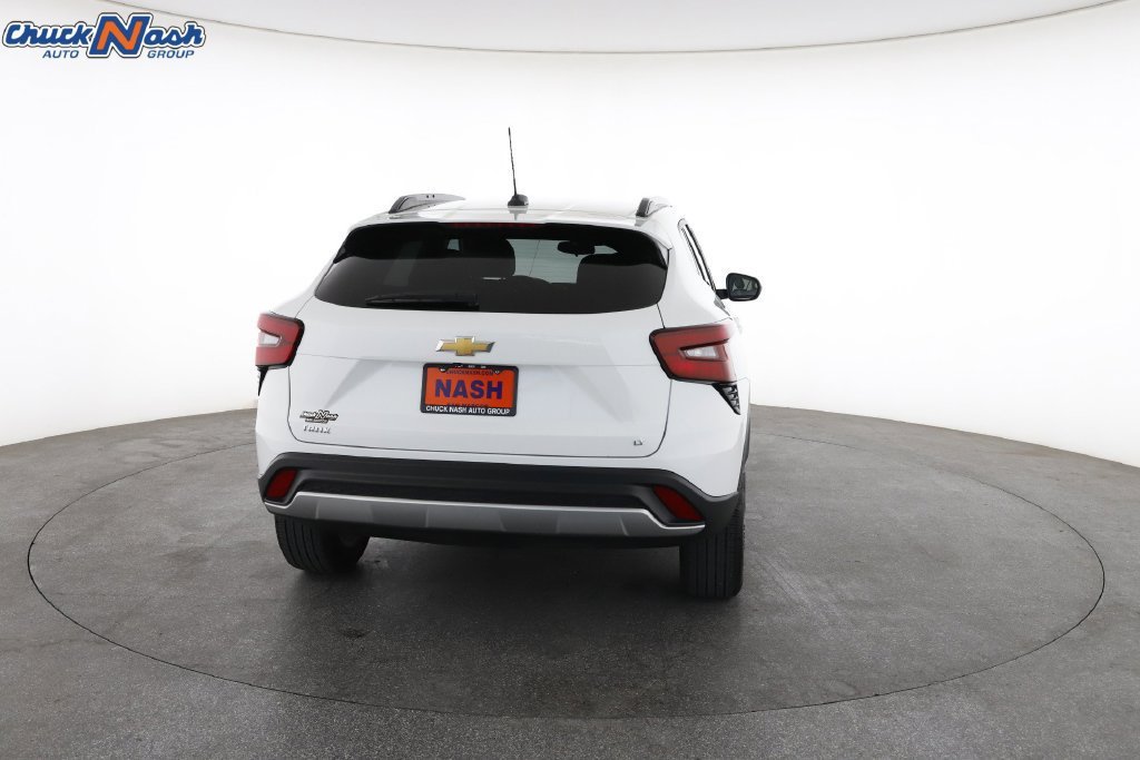 2025 Chevrolet Trax LT - Photo 11