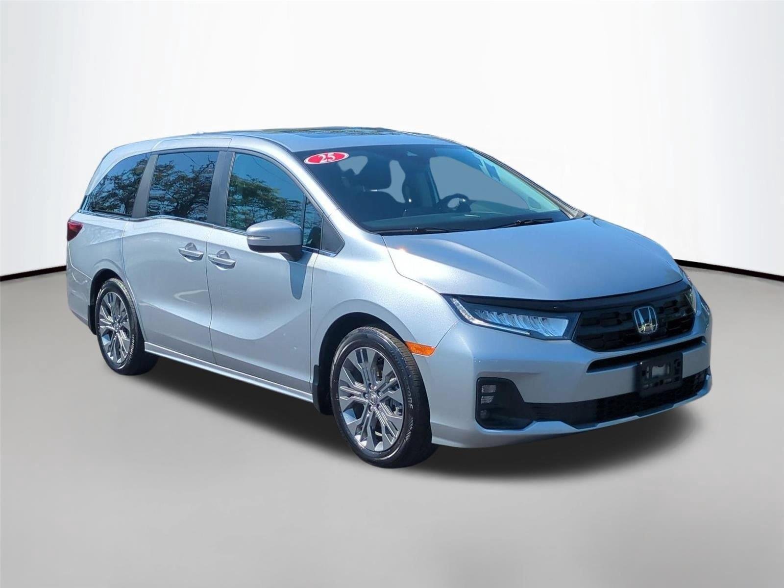 Used 2025 Solar Silver Metallic Honda Touring image 7