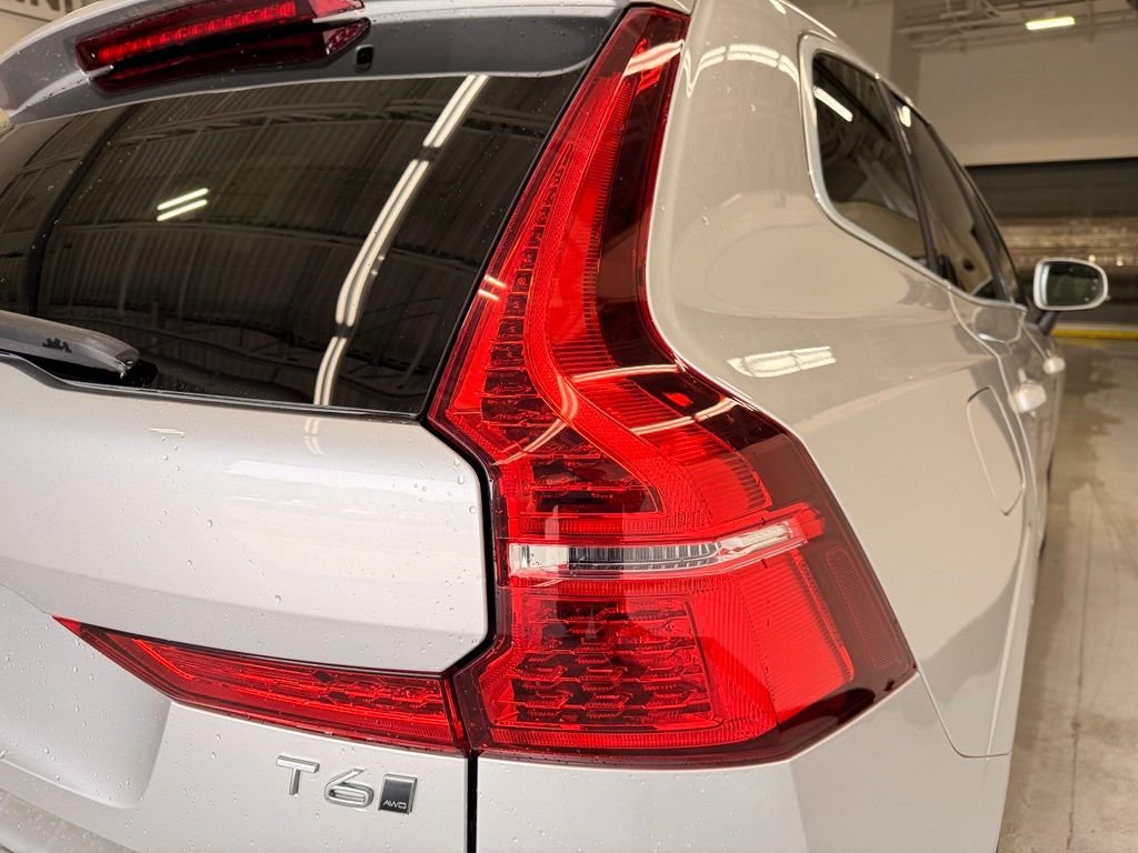 Used 2020 Silver Volvo  image 5