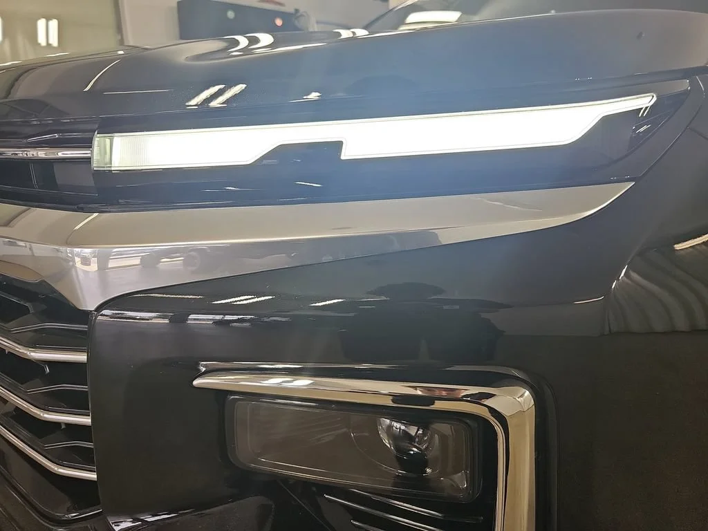 Used 2025 Mosaic Black Metallic Chevrolet High Country image 39