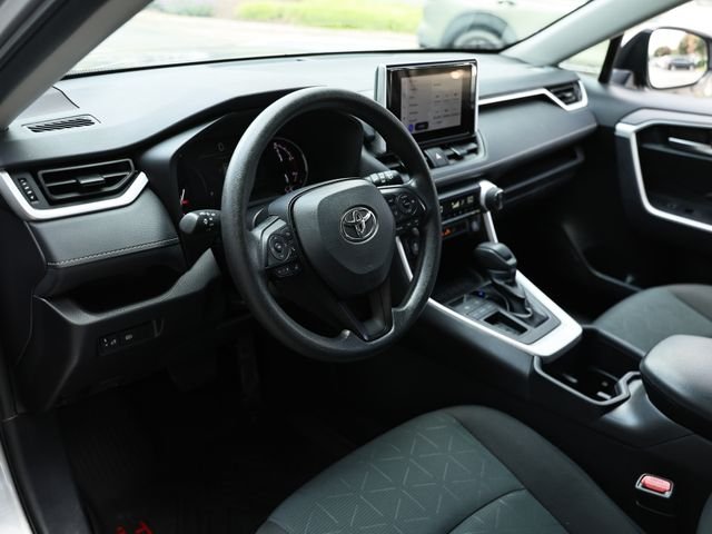 Used 2025 Silver Sky Metallic Toyota XLE image 18