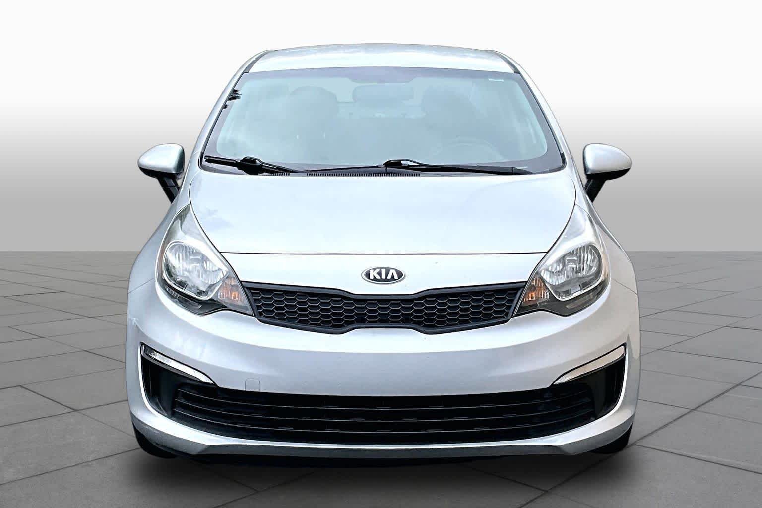 Used 2016 Bright Silver Metallic Kia LX image 4