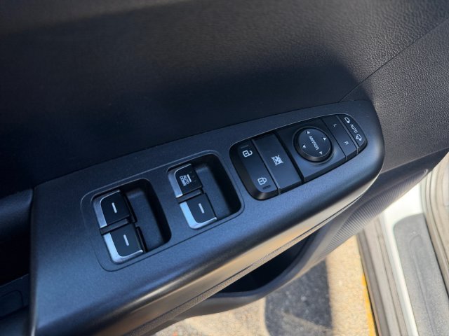 Used 2022 Silver Kia LX image 27