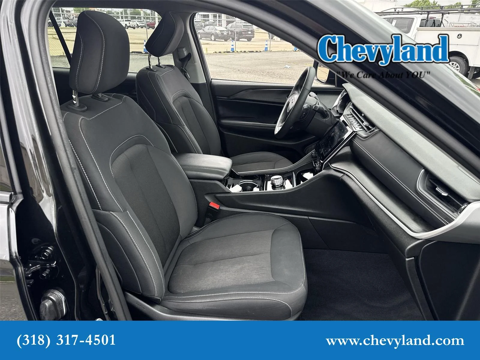 Used 2023 Diamond Black Crystal Pearlcoat Jeep Laredo image 27