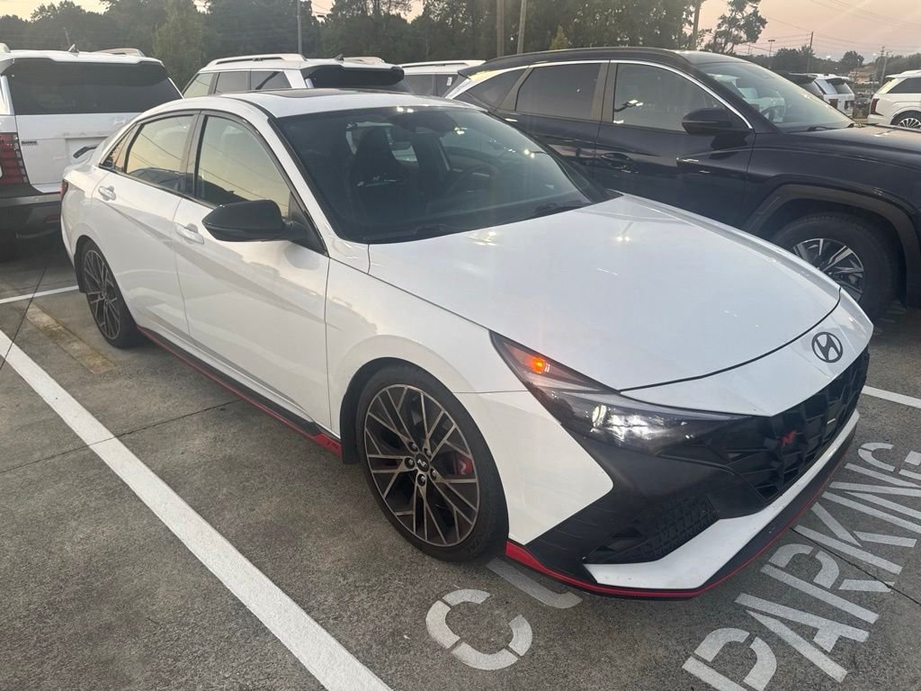 Used 2023 White Hyundai Base image 1