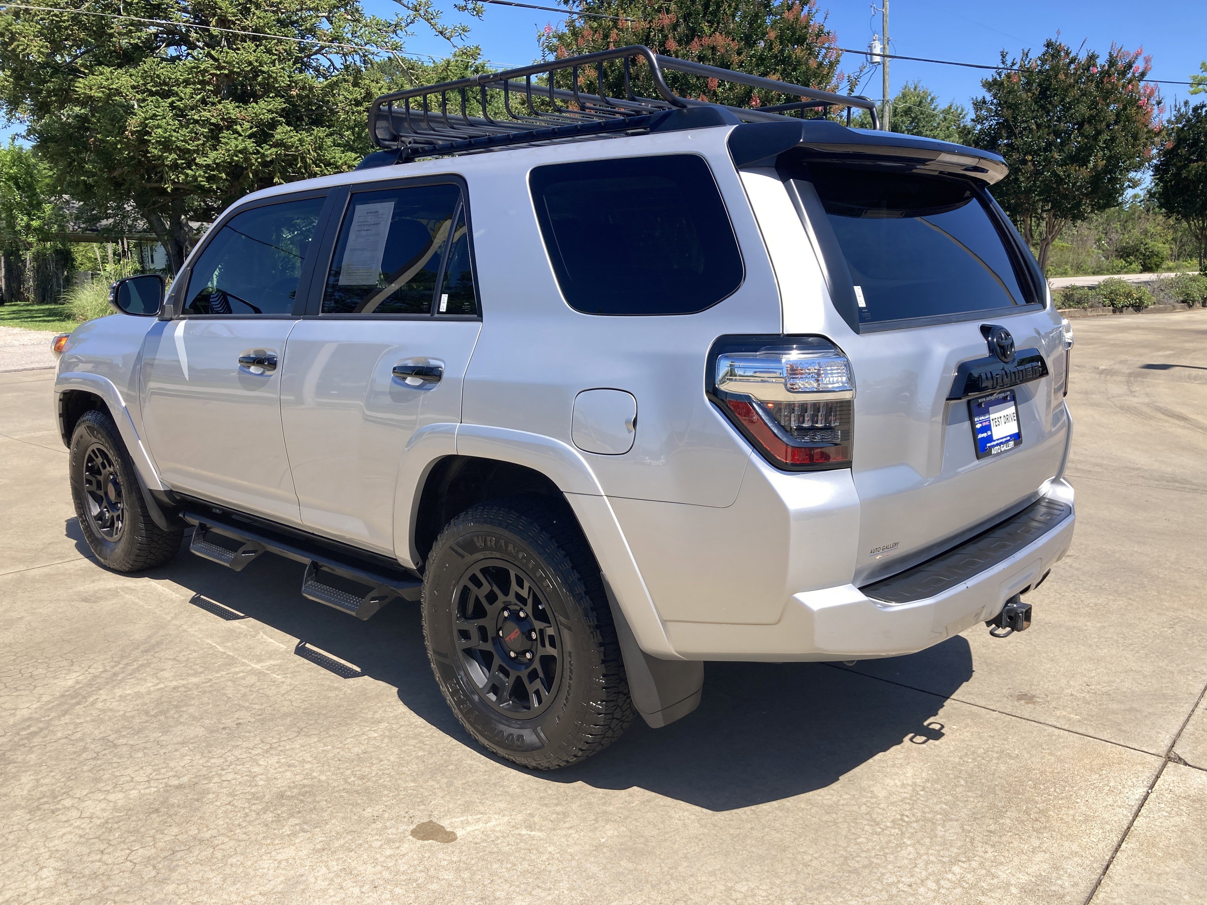 Used 2021 Classic Silver Metallic Toyota Venture image 9