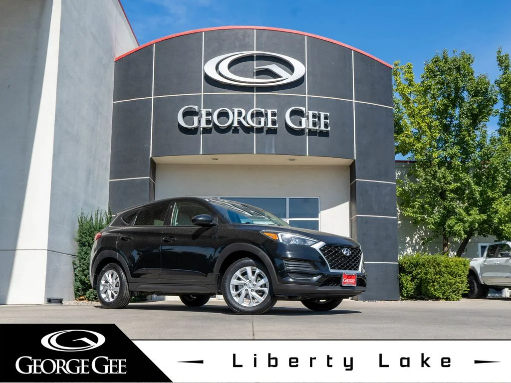 Used 2020 Black Hyundai SE image 1