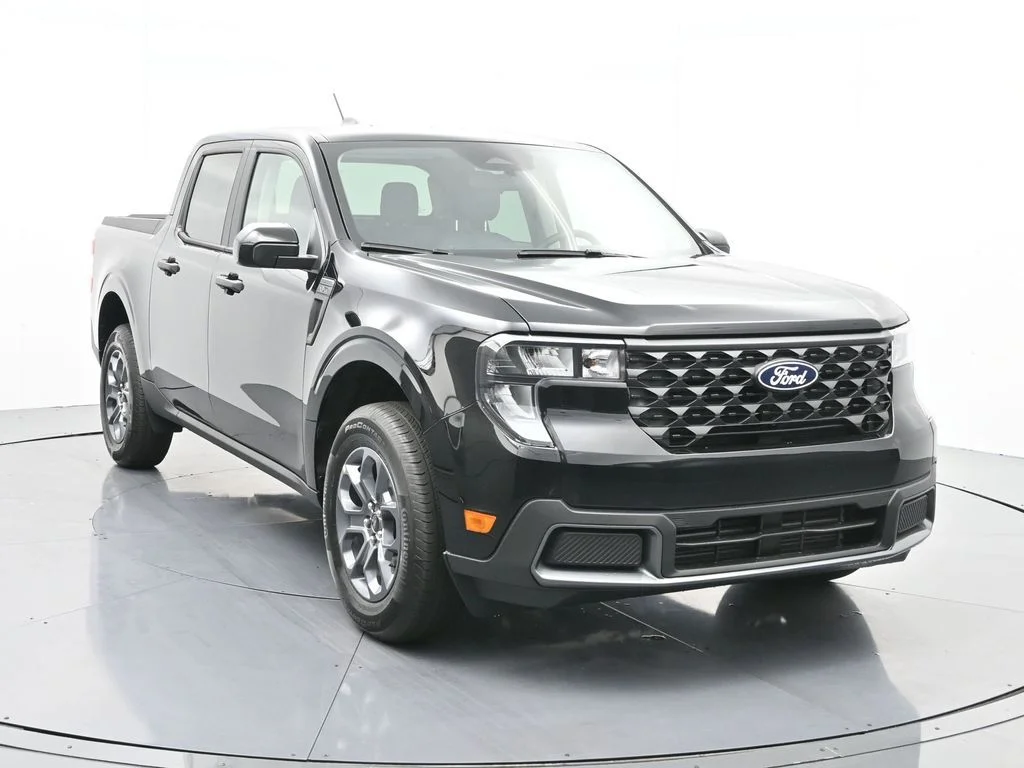 New 2025 Shadow Black Ford XLT image 4