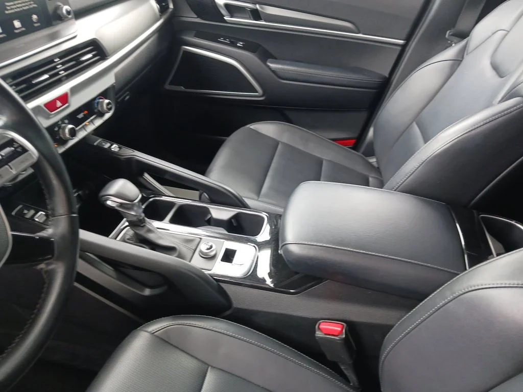 Used 2021 Silver Kia S image 11