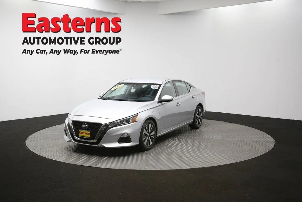 Used 2022 Silver Nissan 2.5 SV image 53