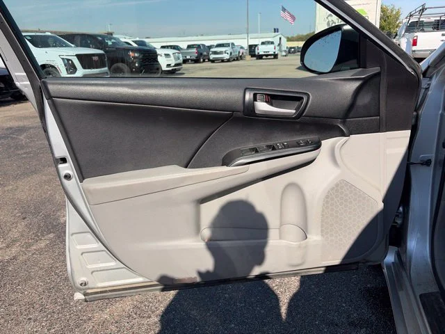 Used 2014  Toyota L image 9