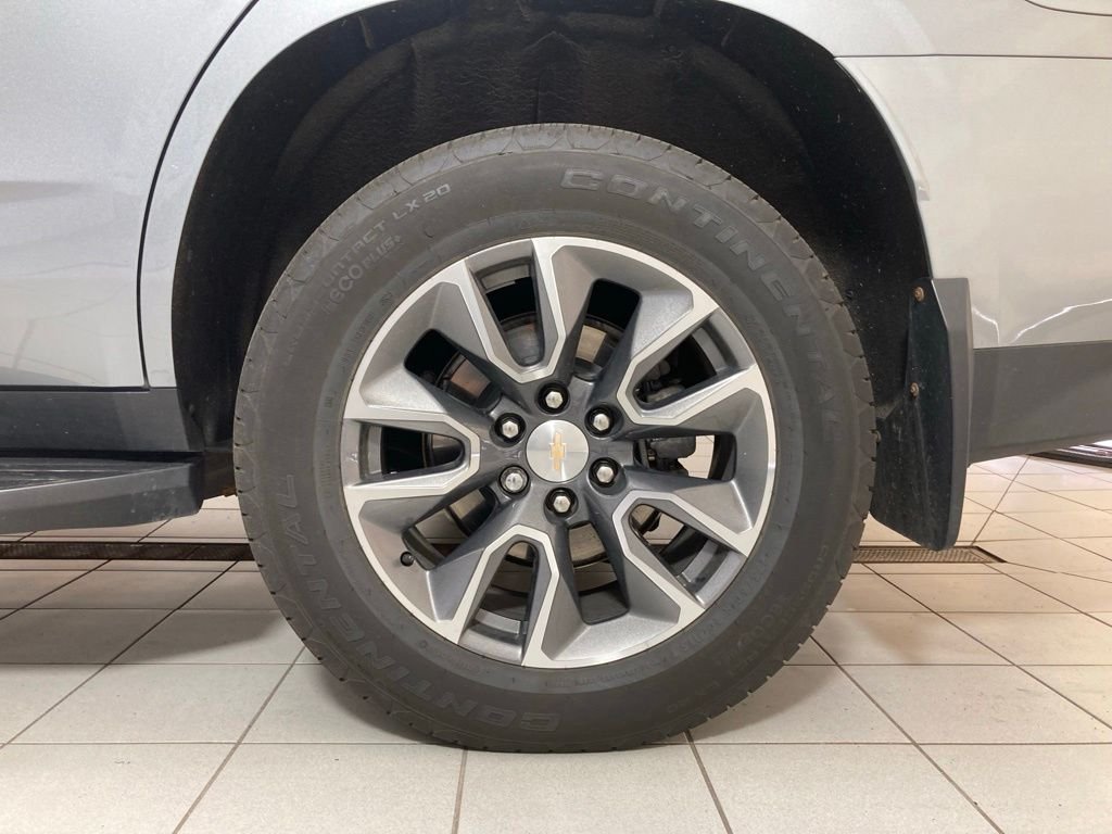 Used 2023 STERLING GRAY METALLIC Chevrolet LT image 25