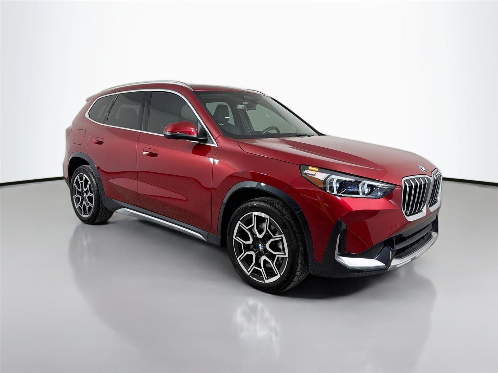 Used 2026 Vegas Red Metallic BMW xDrive28i image 3