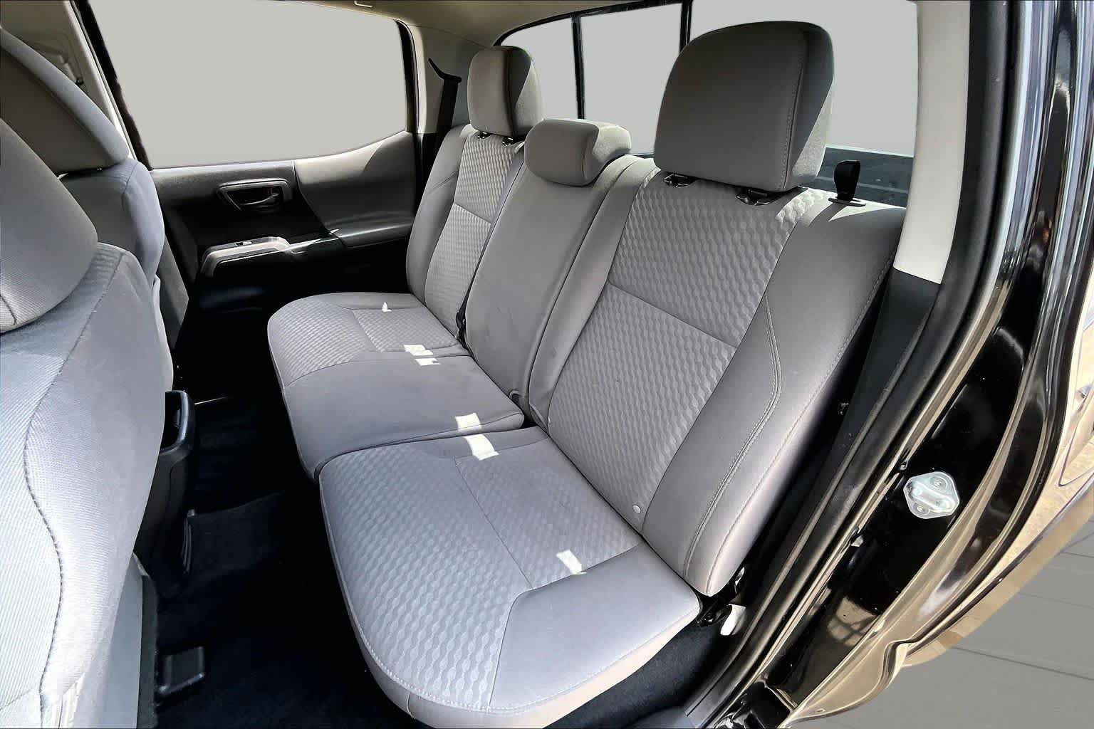 Used 2022 Midnight Black Metallic Toyota SR5 image 19