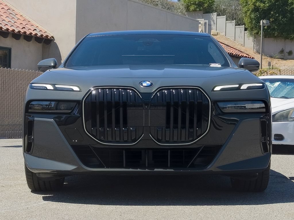 New 2026 Dravit Grey Metallic BMW 740i image 2