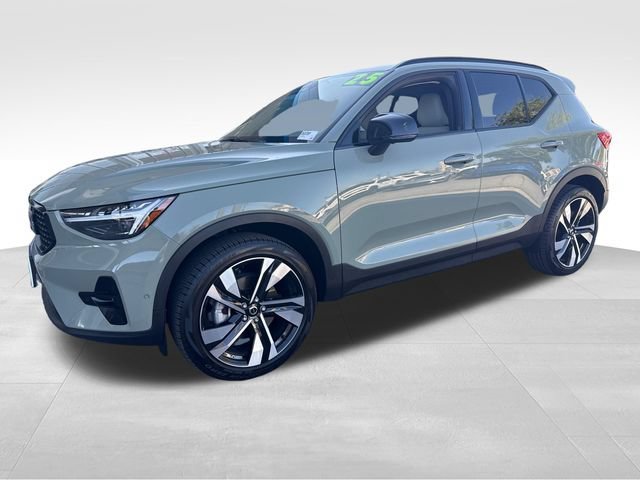 2025 Volvo XC40