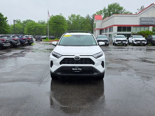 Used 2025 White Toyota XLE image 3
