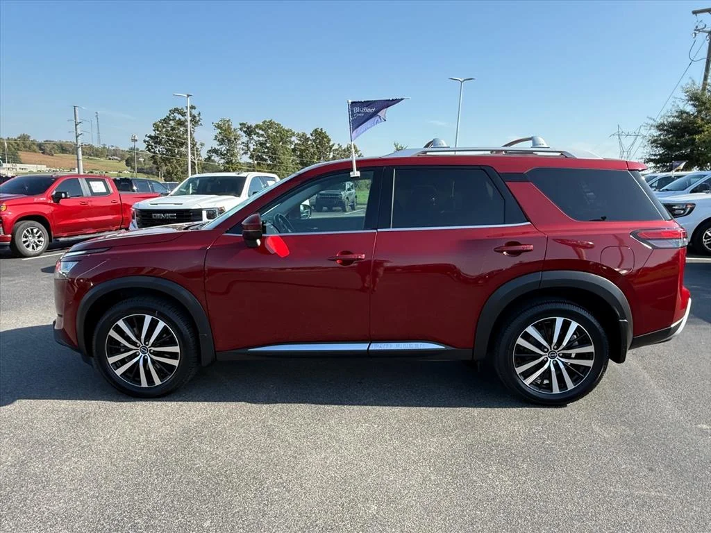 2023 Nissan Pathfinder Platinum
