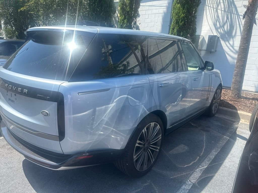 Used 2023 Silver Land Rover Autobiography image 4