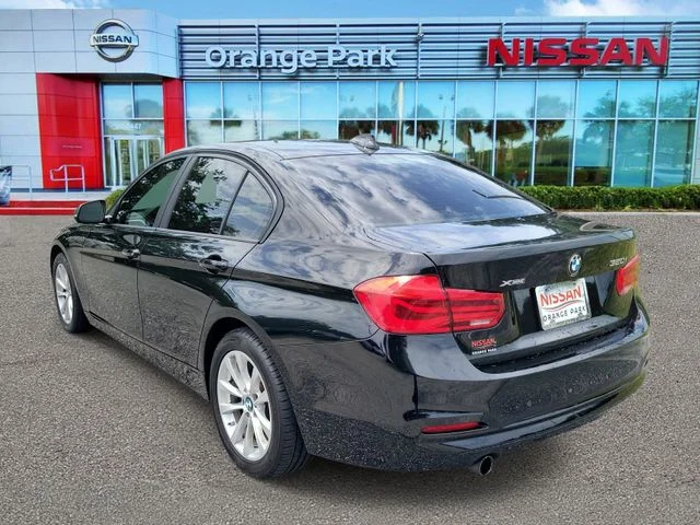 Used 2018 Black BMW 320i xDrive image 3