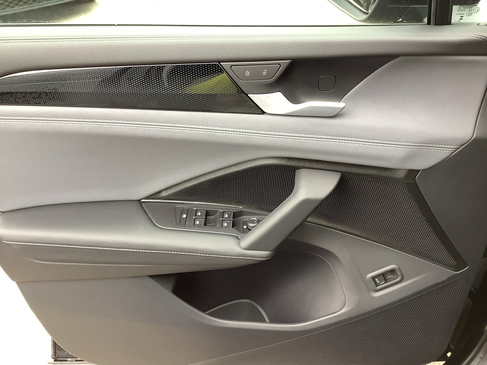 2026 Volkswagen Tiguan SE - Photo 25