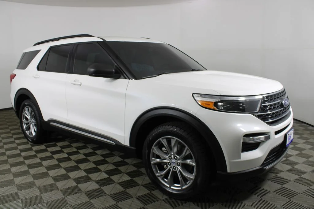 2023 Ford Explorer XLT 4WD's photo