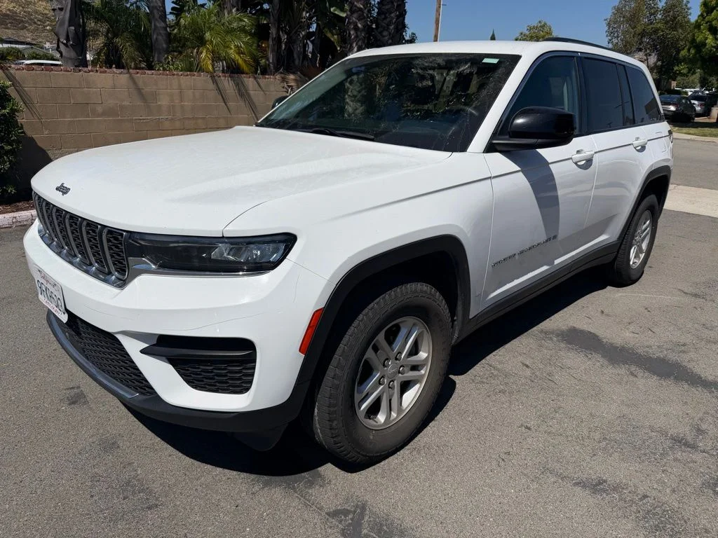 Certified Used 2023 White/off-white Jeep Laredo image 4