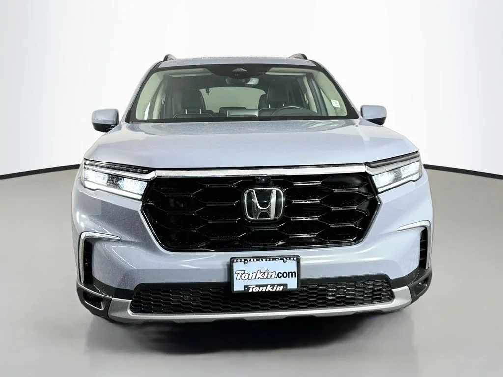 Used 2024 Sonic Gray Pearl Honda Elite image 3