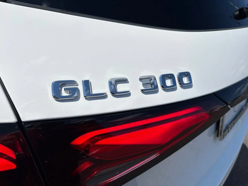 New 2027 Polar White Mercedes-Benz GLC 300 image 11
