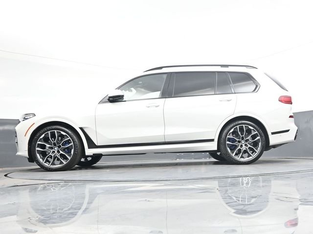 Used 2021 White BMW M50i image 34